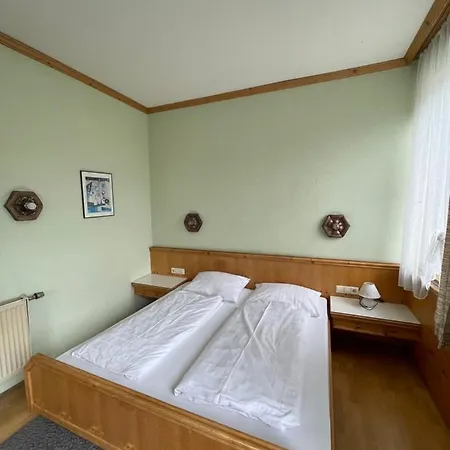 Kreuz! Einfach. Guenstig. Schlafen. Bed & Breakfast 3*