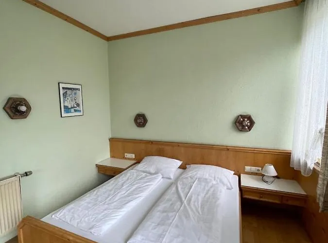 Kreuz! Einfach. Guenstig. Schlafen. Bed & Breakfast 3*